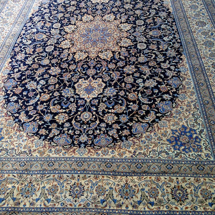 Persion rugs and antique carpets wanted